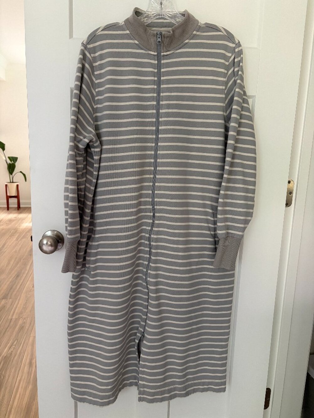Duluth Trading Co. Size M Souped Up Fleece Zip Robe Pajama Gray Striped Full Zip